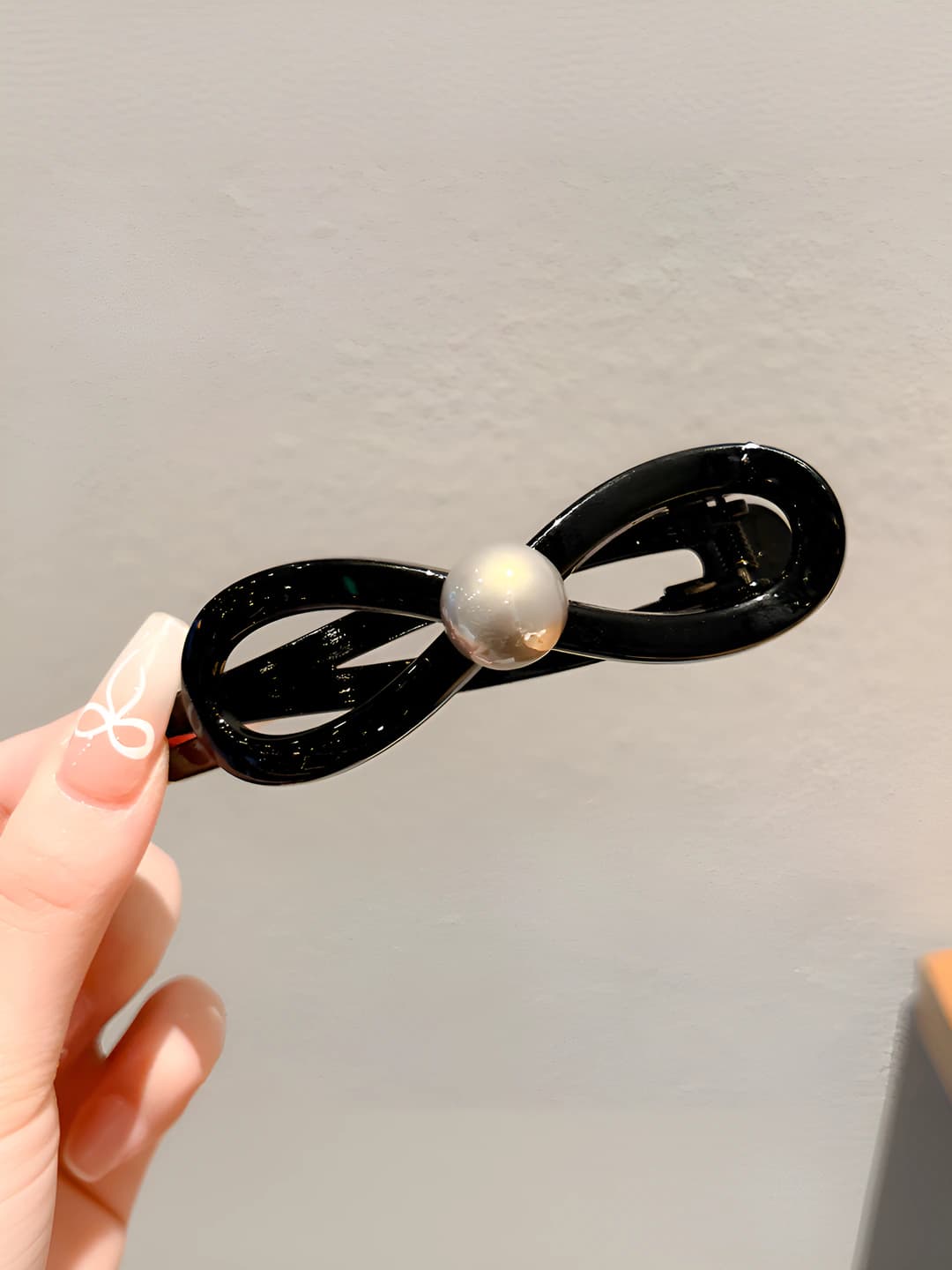 Glossy black pearl 11cm