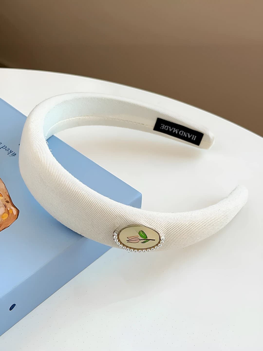 Tulpan oq soch taqi