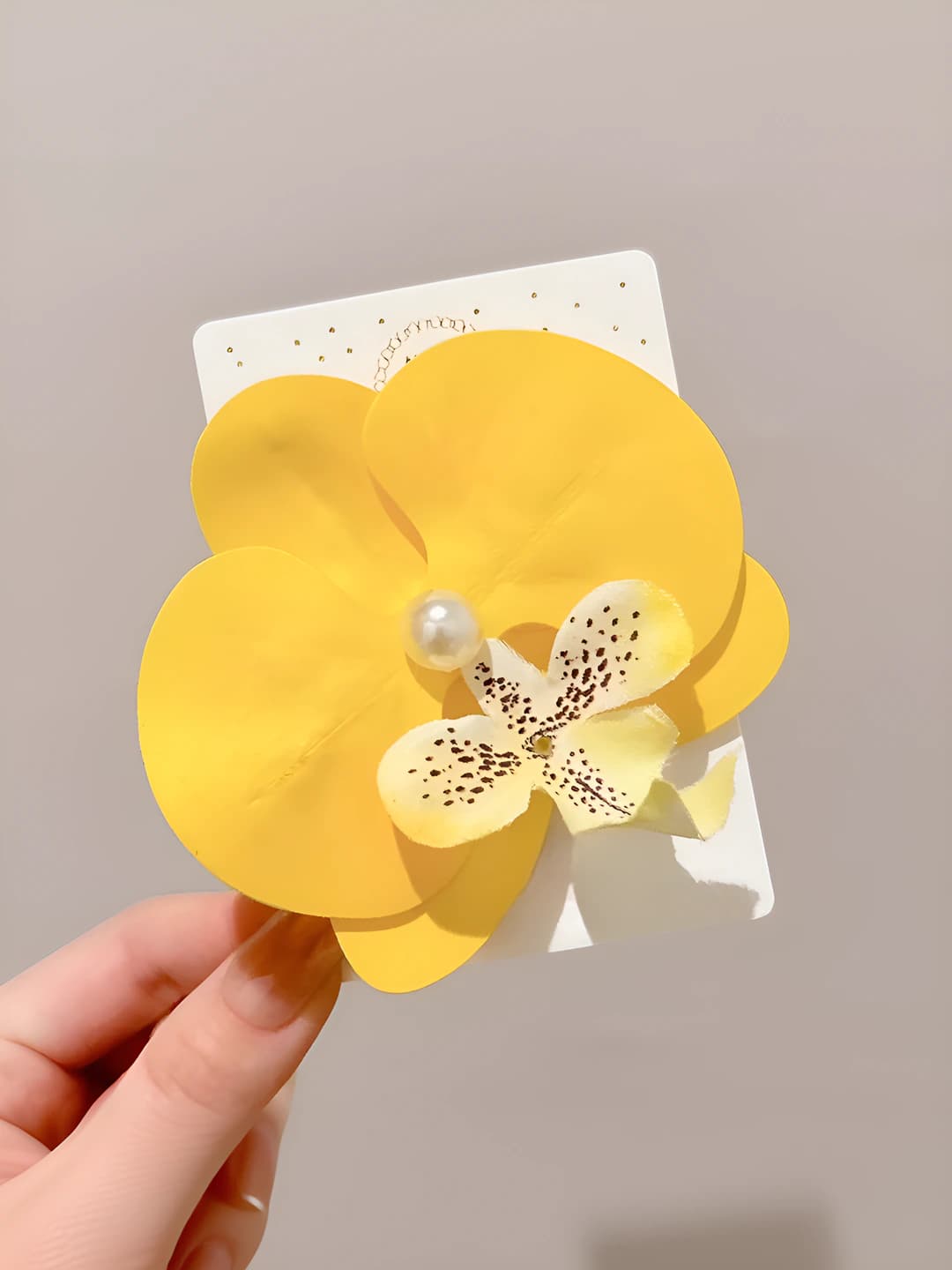 8# Yellow phalaenopsis clip (~4cm)