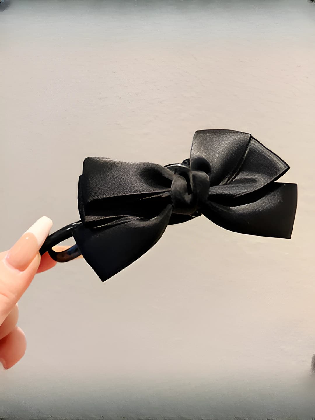 Butterfly twist clip