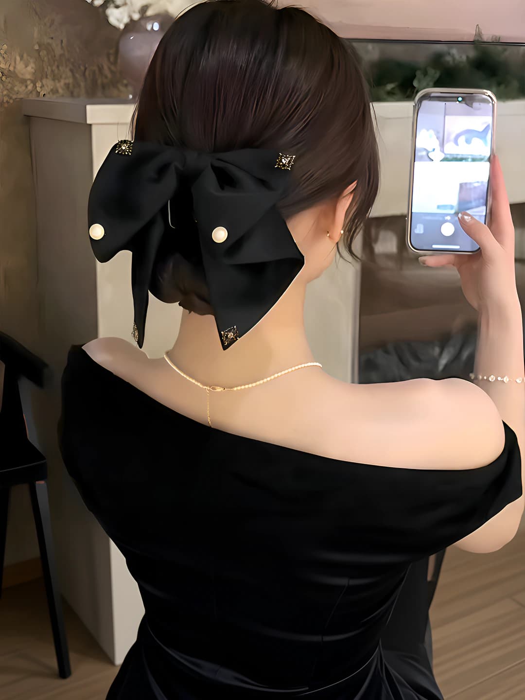 Black retro satin bow clip