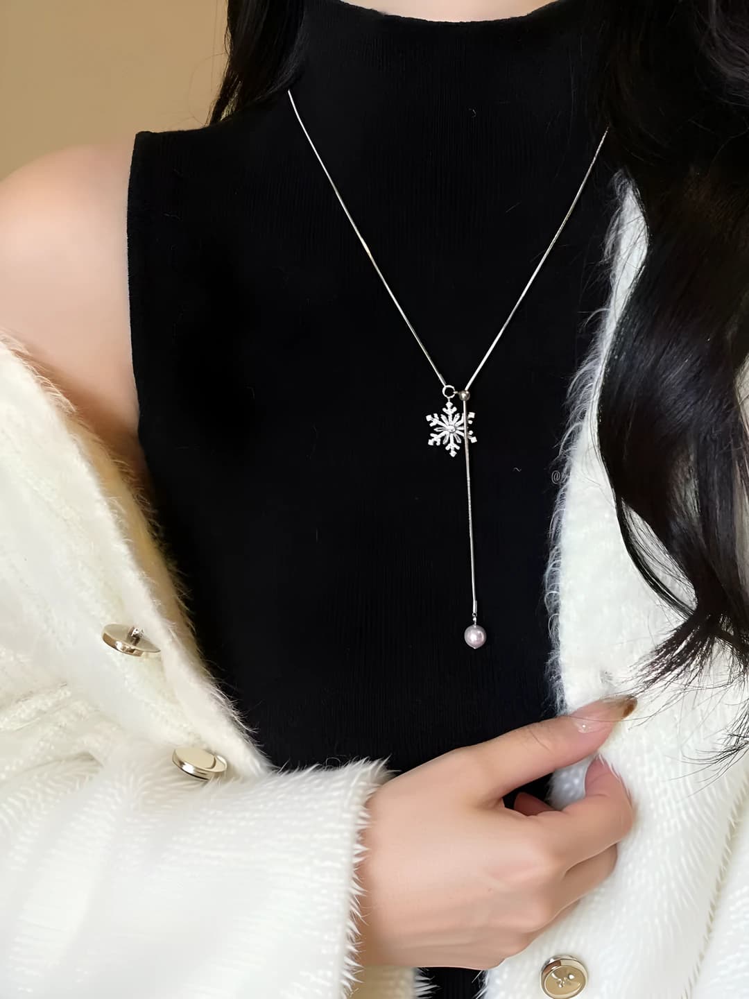 Silver zircon snowflake pull necklace