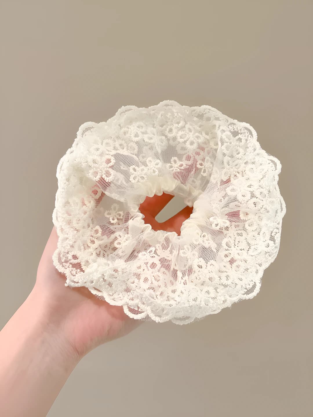 Four-leaf clover lace off-white scrunchie - 16CM