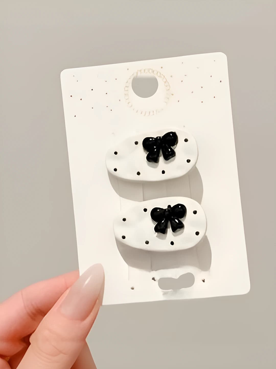 White clip, black bow 4 cm
