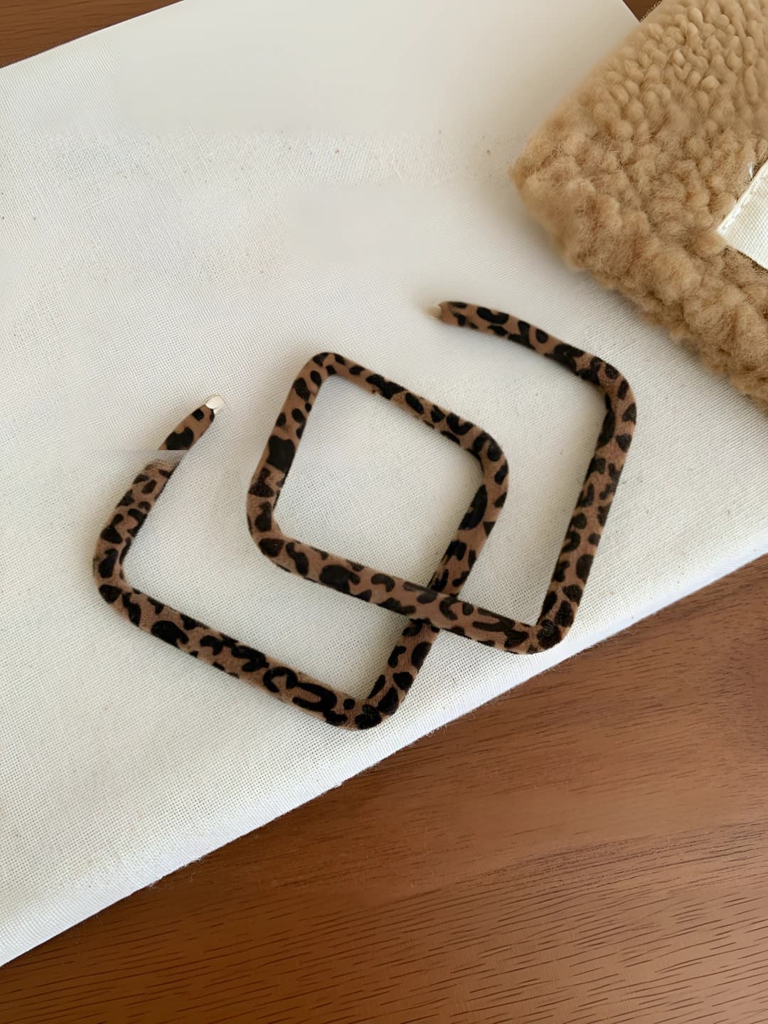 Leopard square hoop 5.5 cm