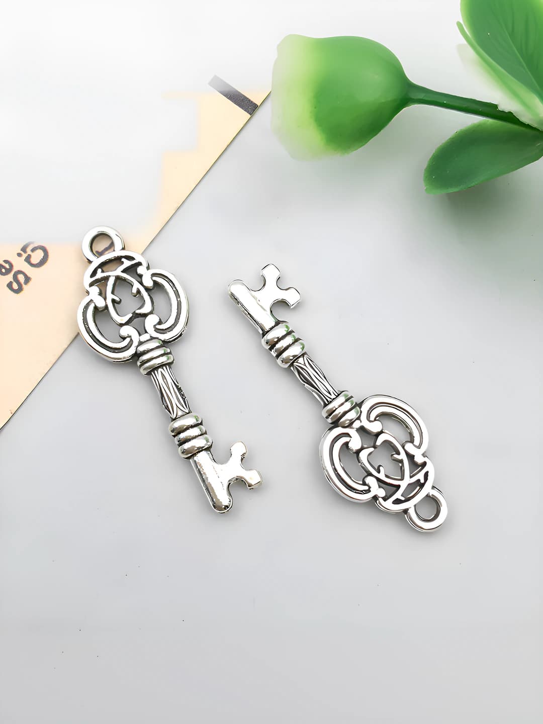 1 pc Antique silver small key 10x27mm-0.7g-3112