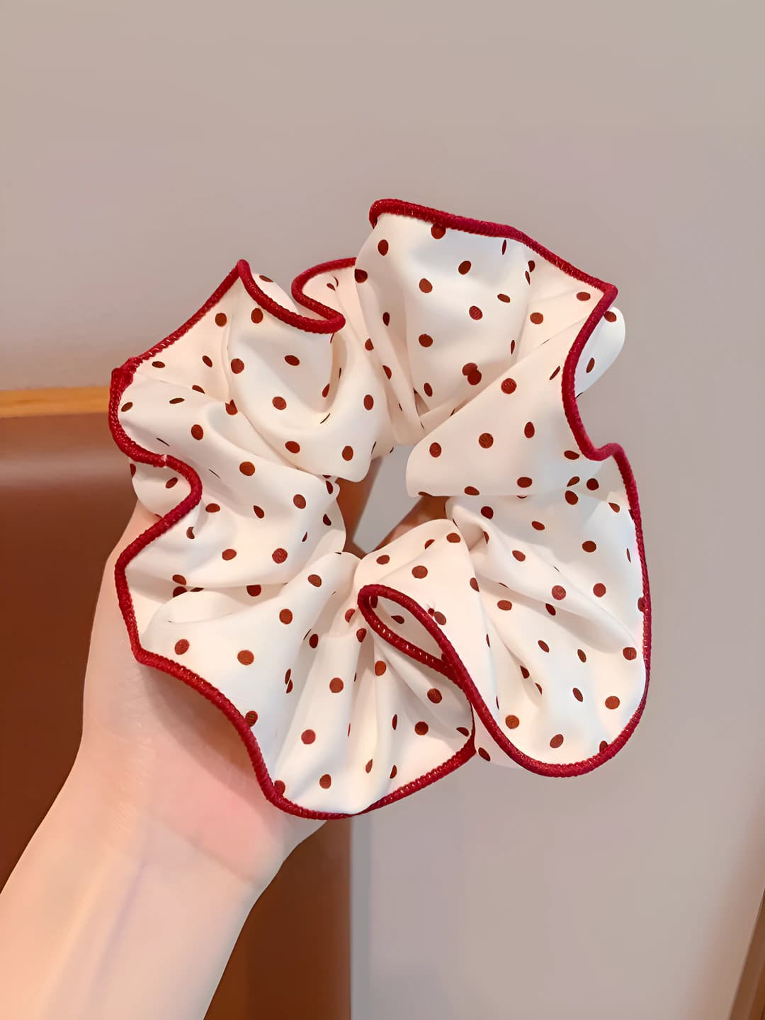 Белый в горошек, 14 см