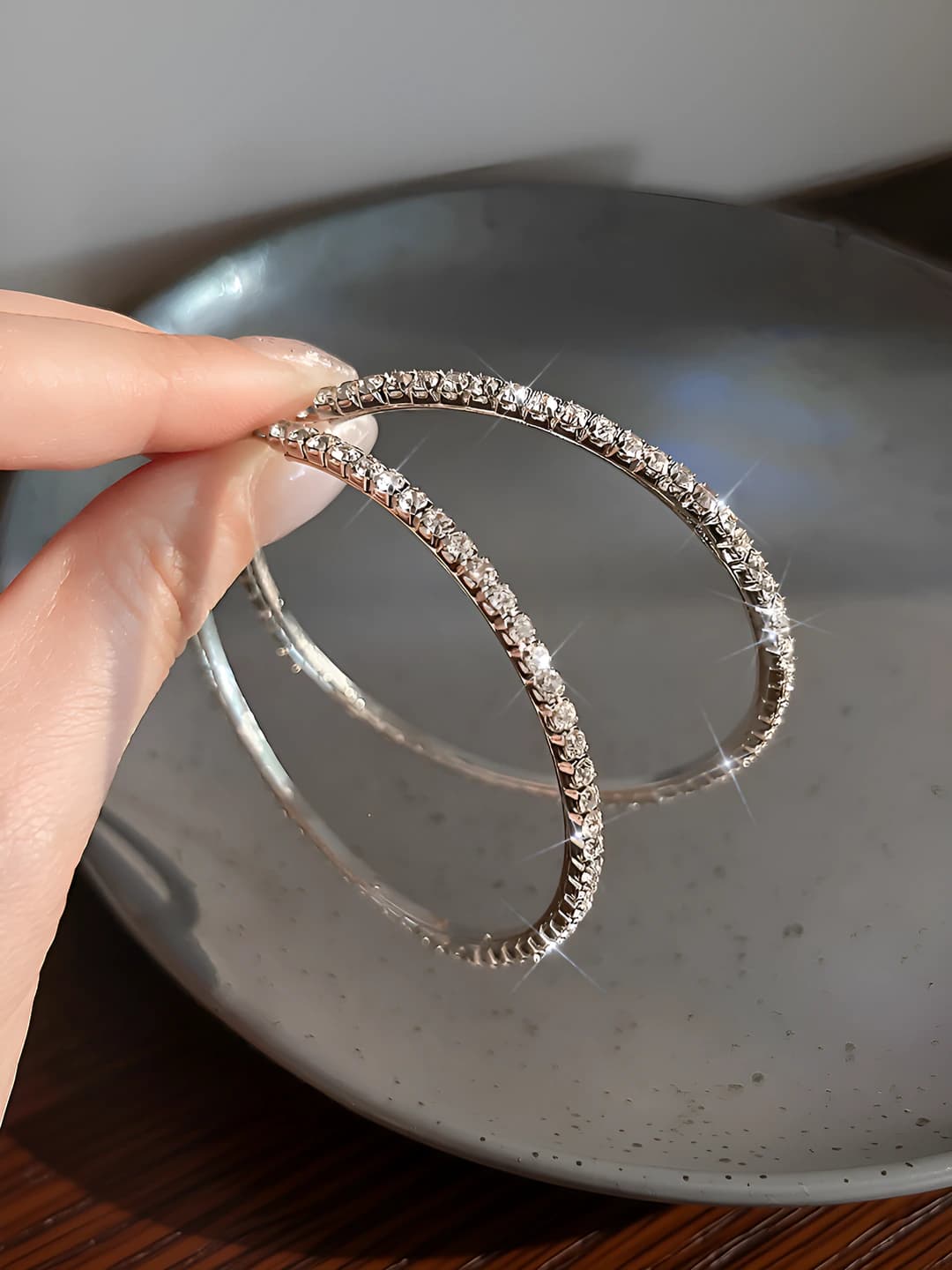 Kumush rang, sirkonli yaltiroq quloq halqasi - 7CM