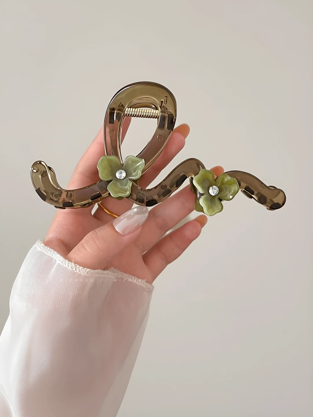 Women's hair clips and combs: clear acrylic, rhinestone flower design, handmade, Japanese-Korean style