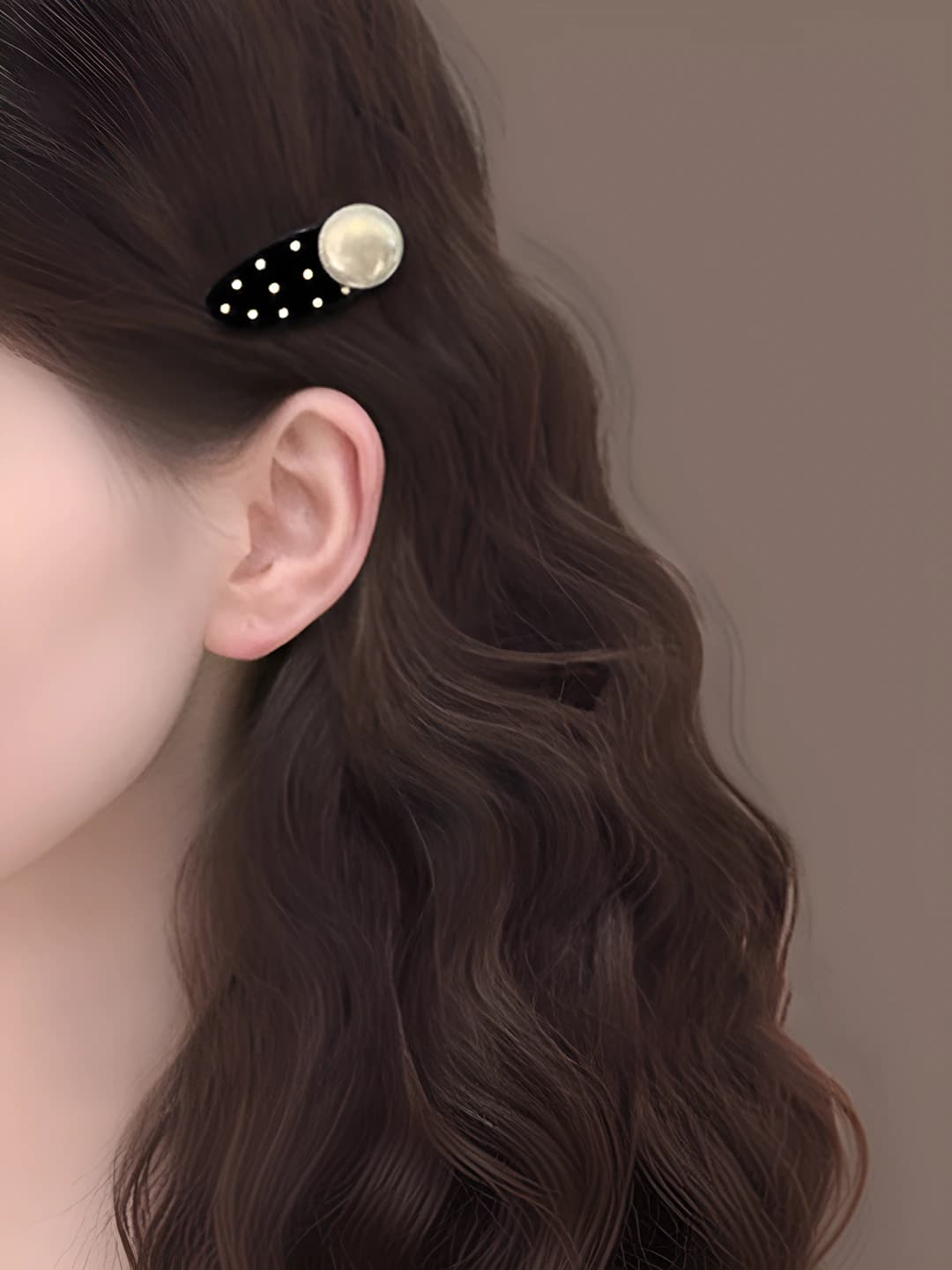 1# Polka dot pearl hair clip ~4cm