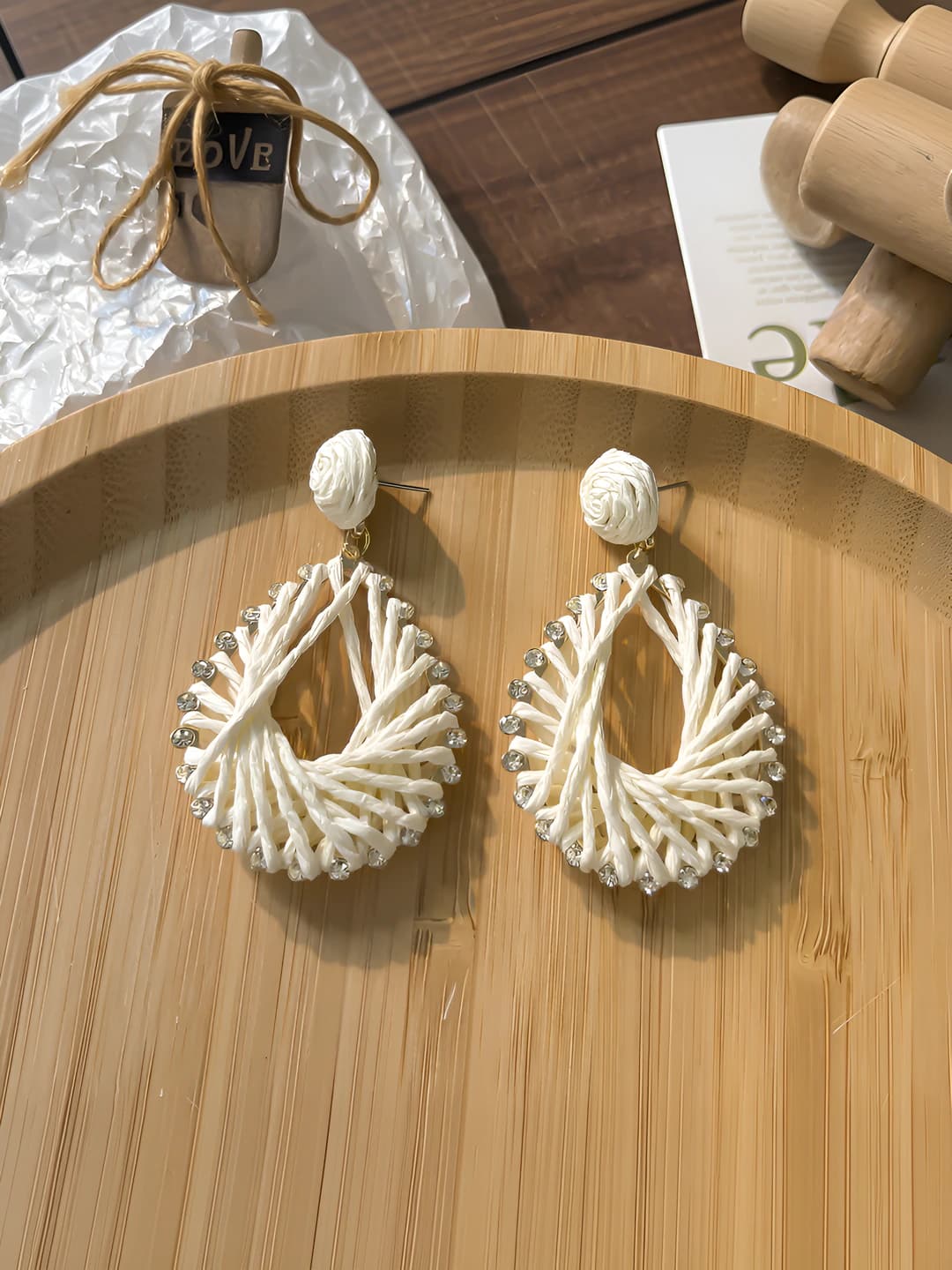 Off-white woven drop studs
