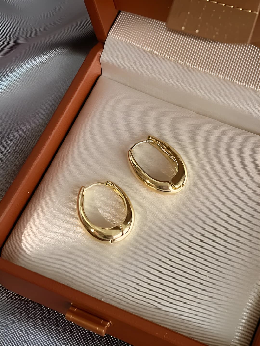 Gold oval