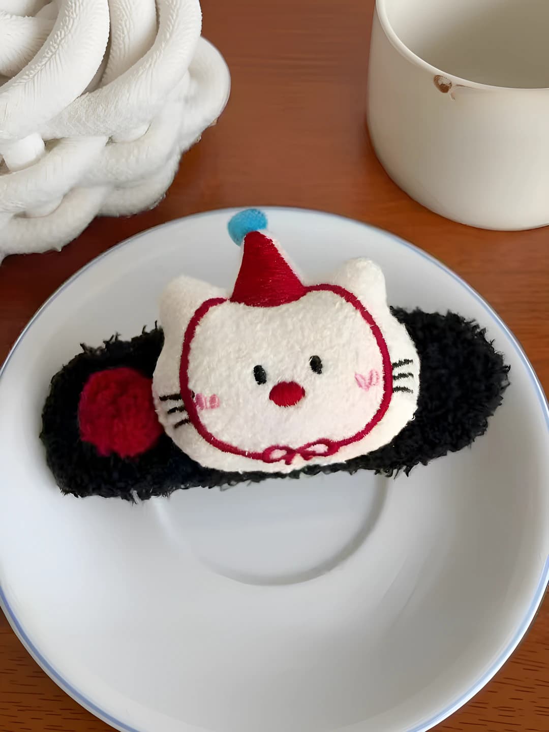 2# Бежевый котёнок