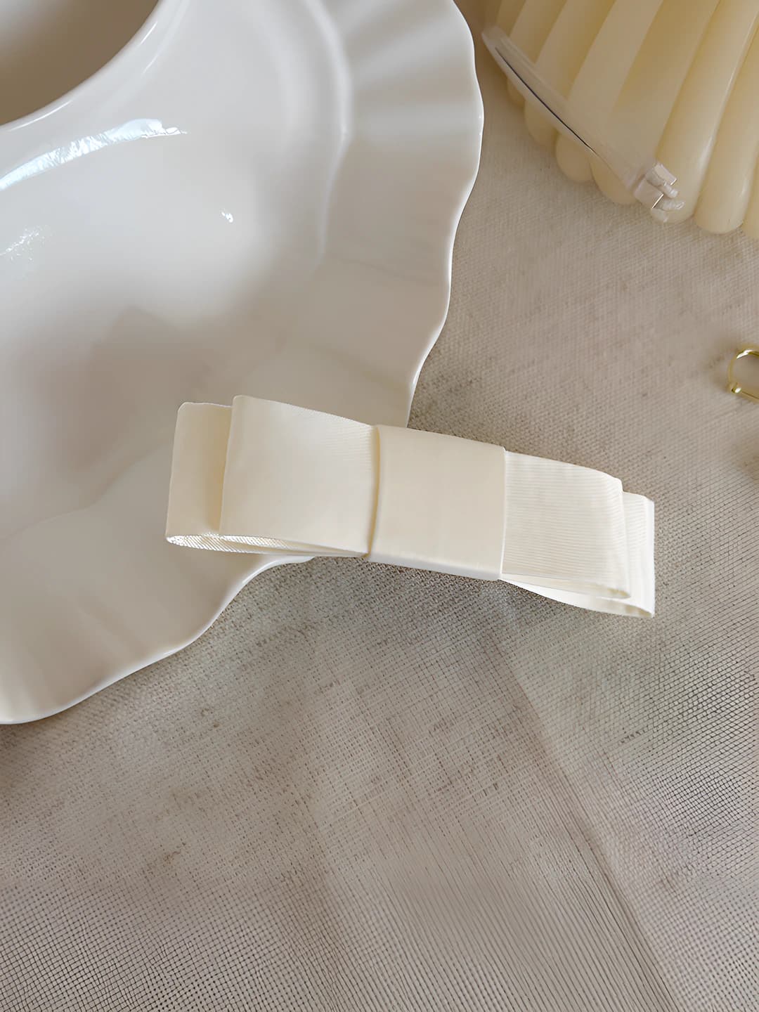 White bow hair clip