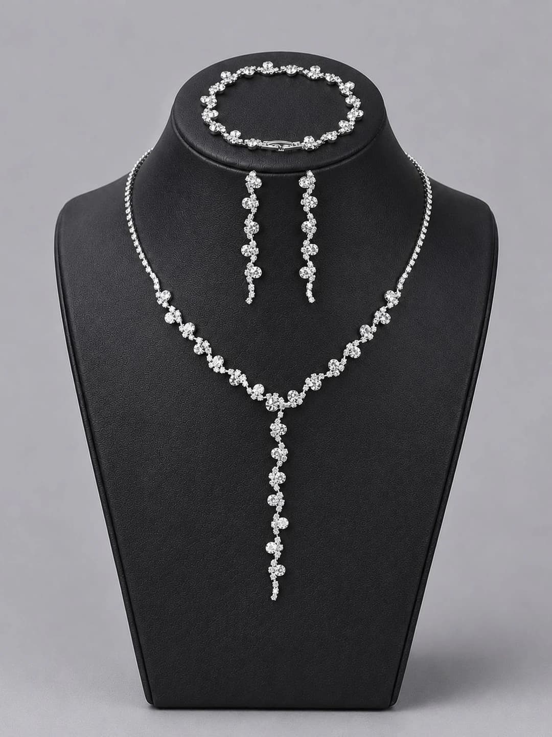 Silver vine design necklace set