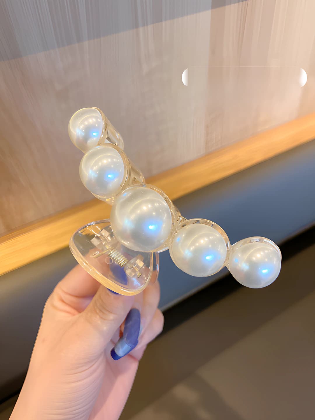 7# Large clear pearl hair clip