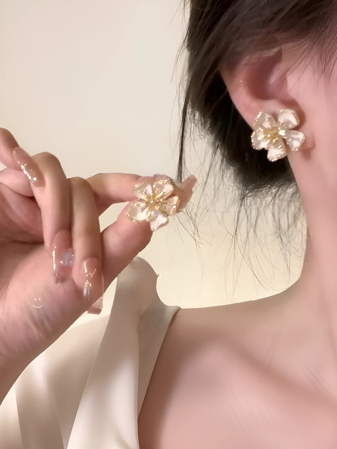 Zircon gardenia flower earrings