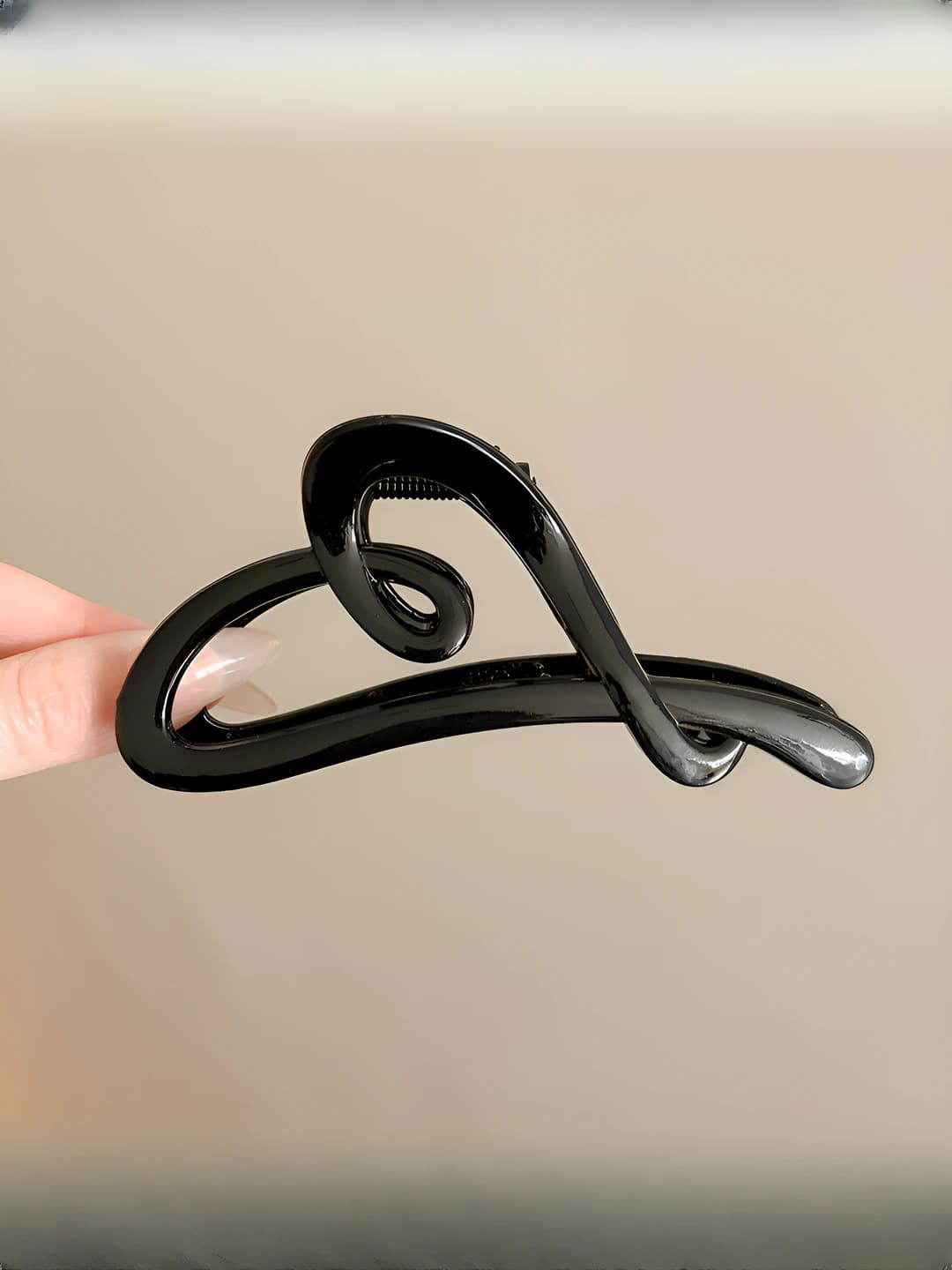 3# Glossy black heart clip