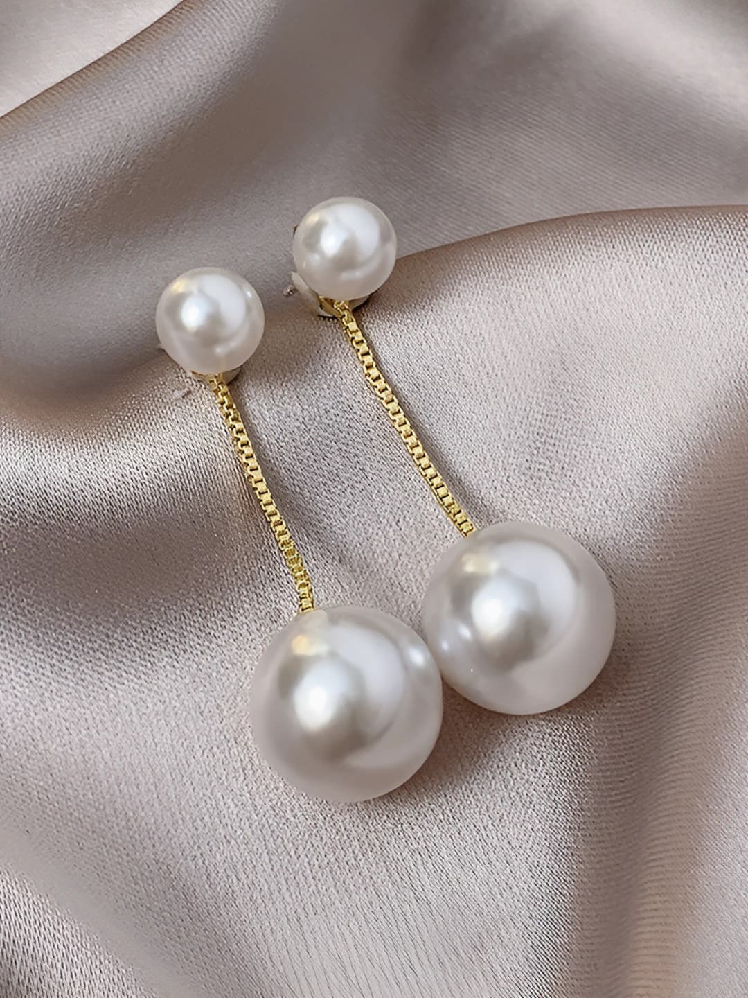 Pearl drop earring