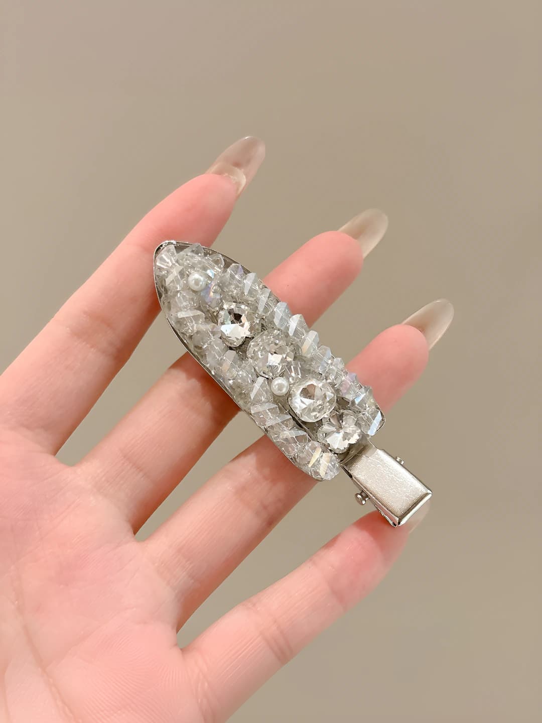 White crystal, 6.8 cm