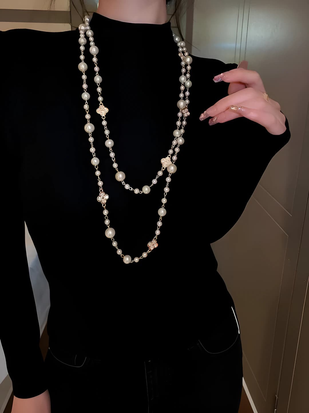 Four-leaf flower necklace
