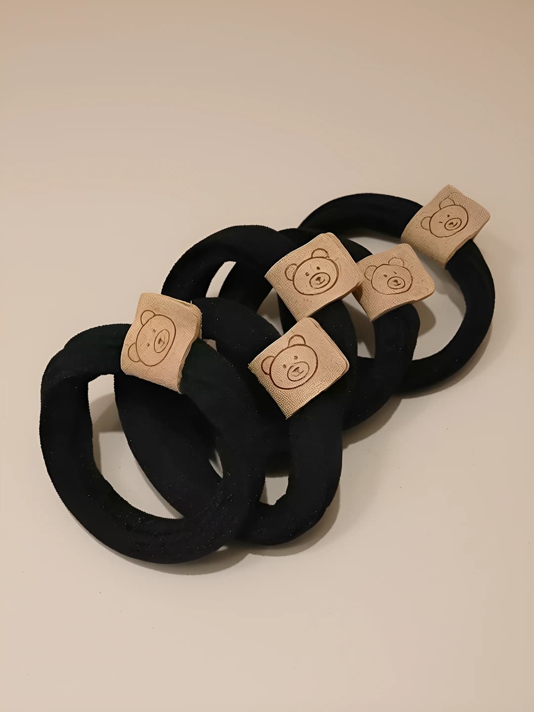 Bear logo smooth band black 1 pc