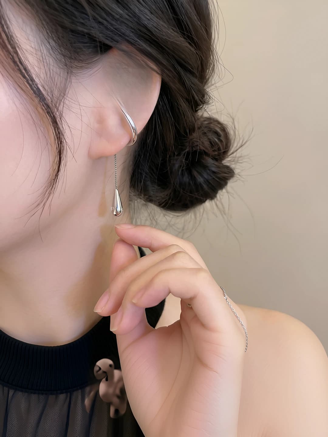 Women's 2026 silver tassel chain teardrop ear cuff earrings, no piercing required, simple versatile design