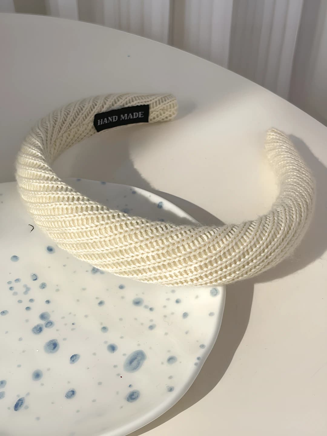 11# Off-white yarn variant