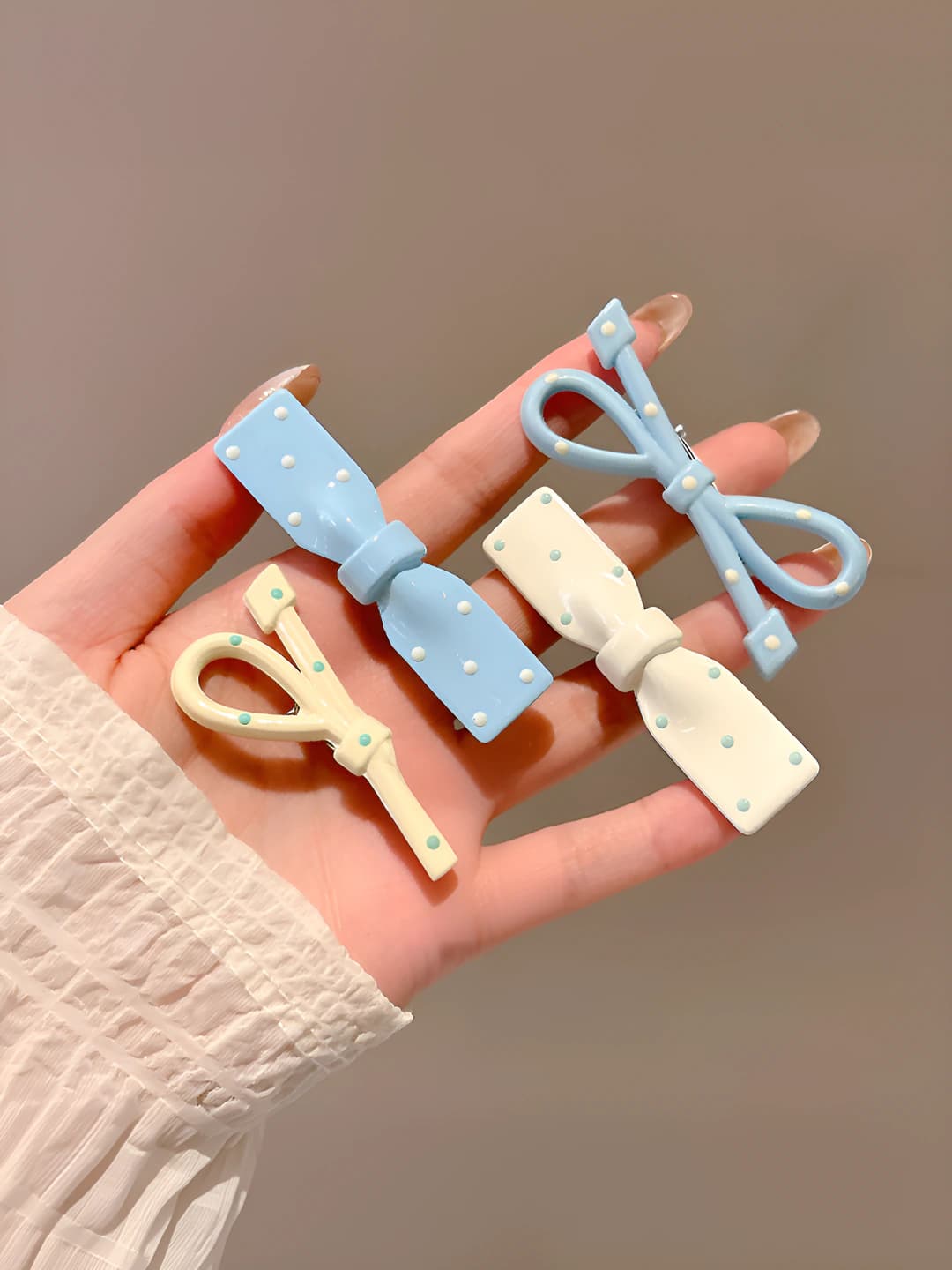 Polka dot bow, 4 pcs