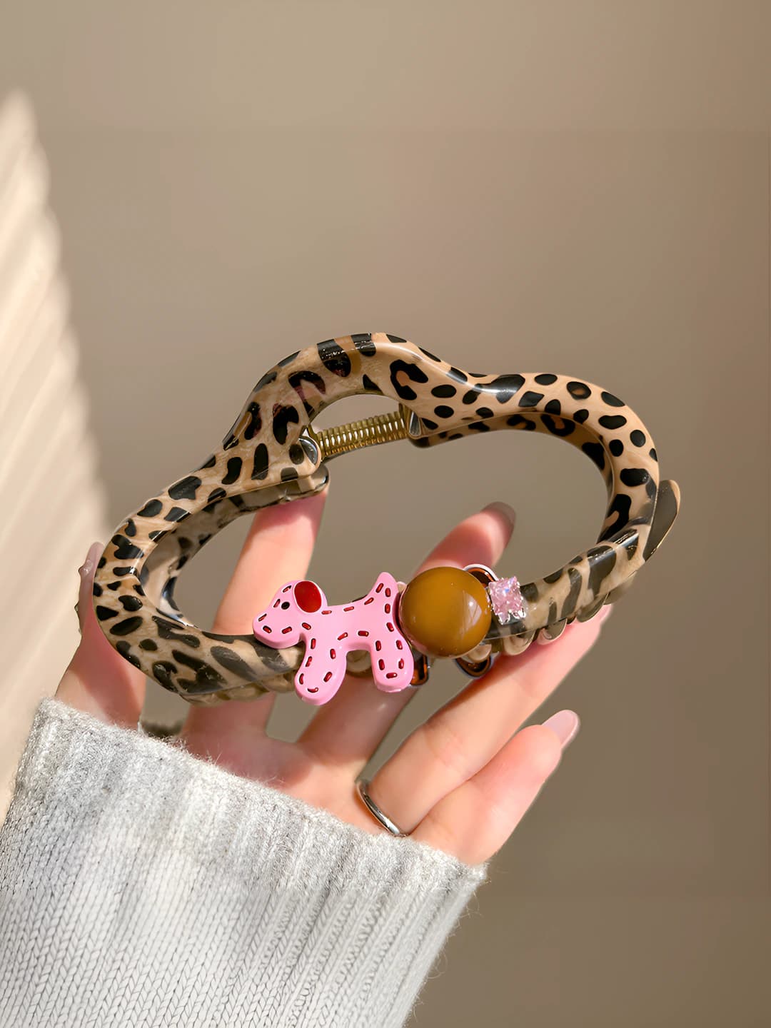 Leopard, cloud clip