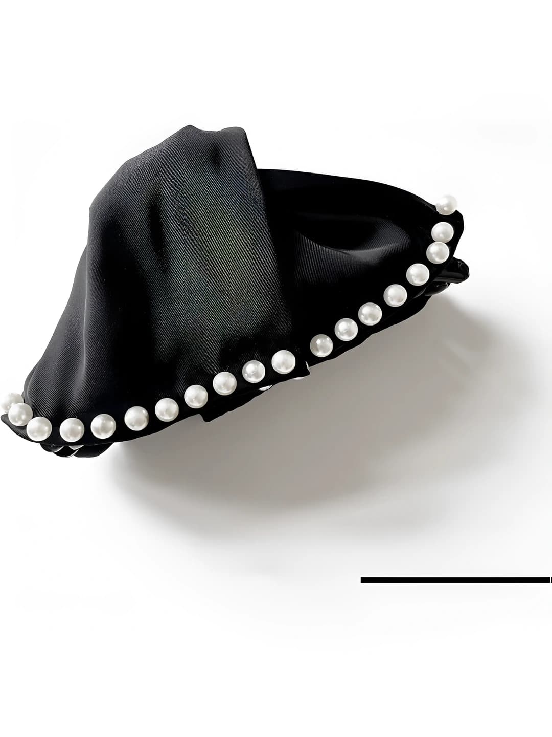 Pearl triangle clip