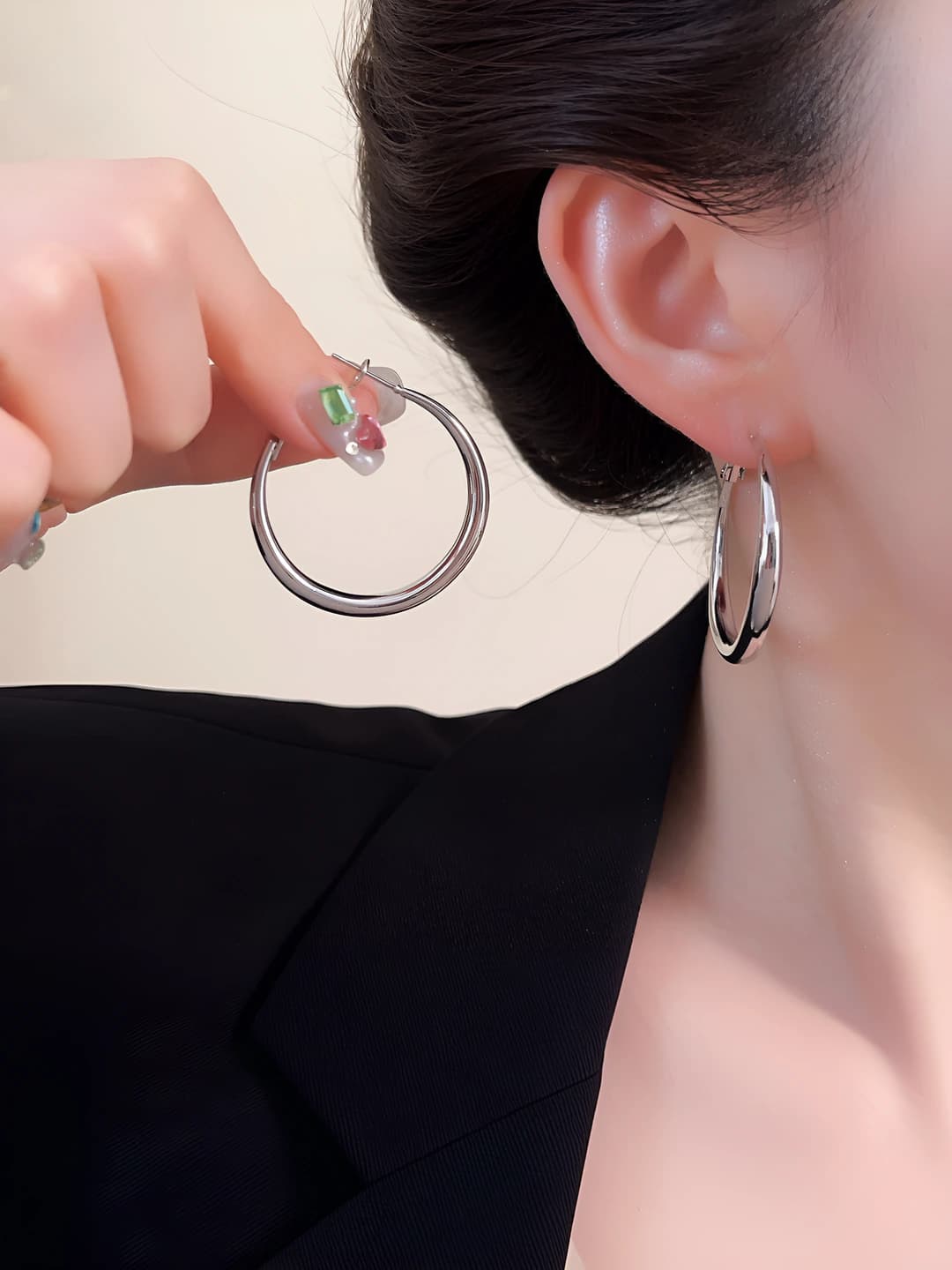 Medium silver hoop earrings, 4 cm