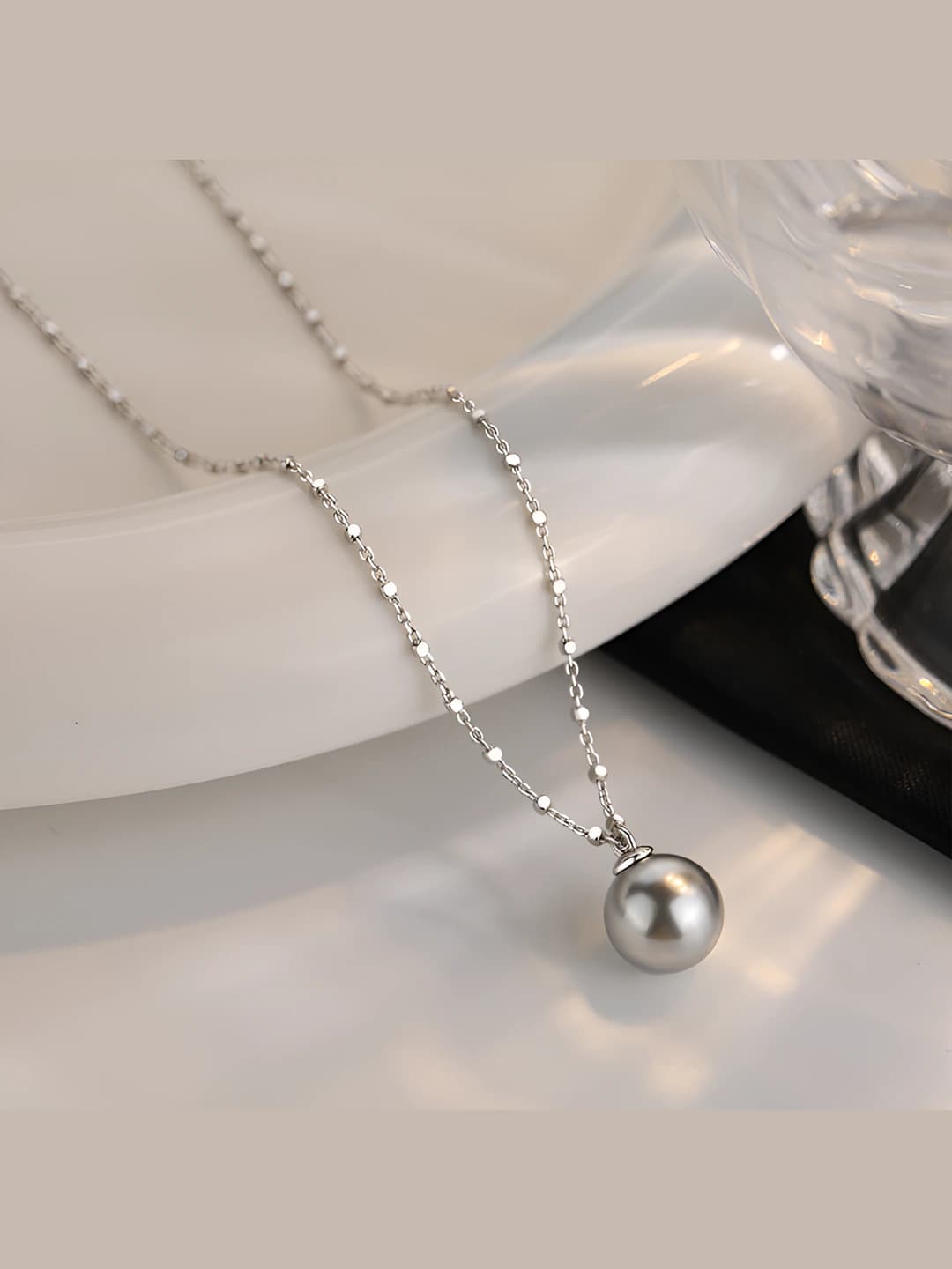 Women's pearl pendant necklace: geometric shape, cross chain, 41-50 cm, OL style