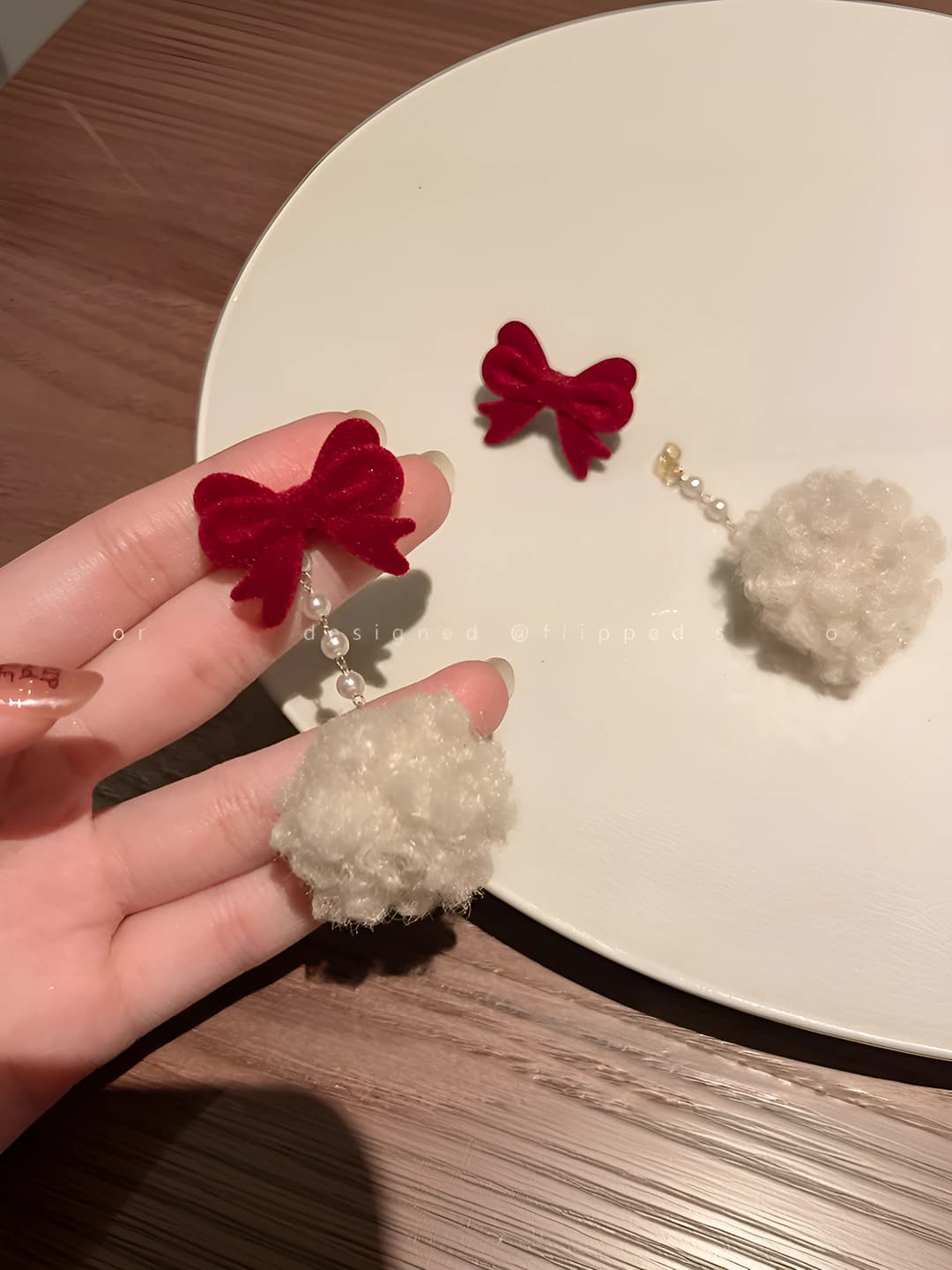 Tasma marvarid pompon quloqchin (kumush)