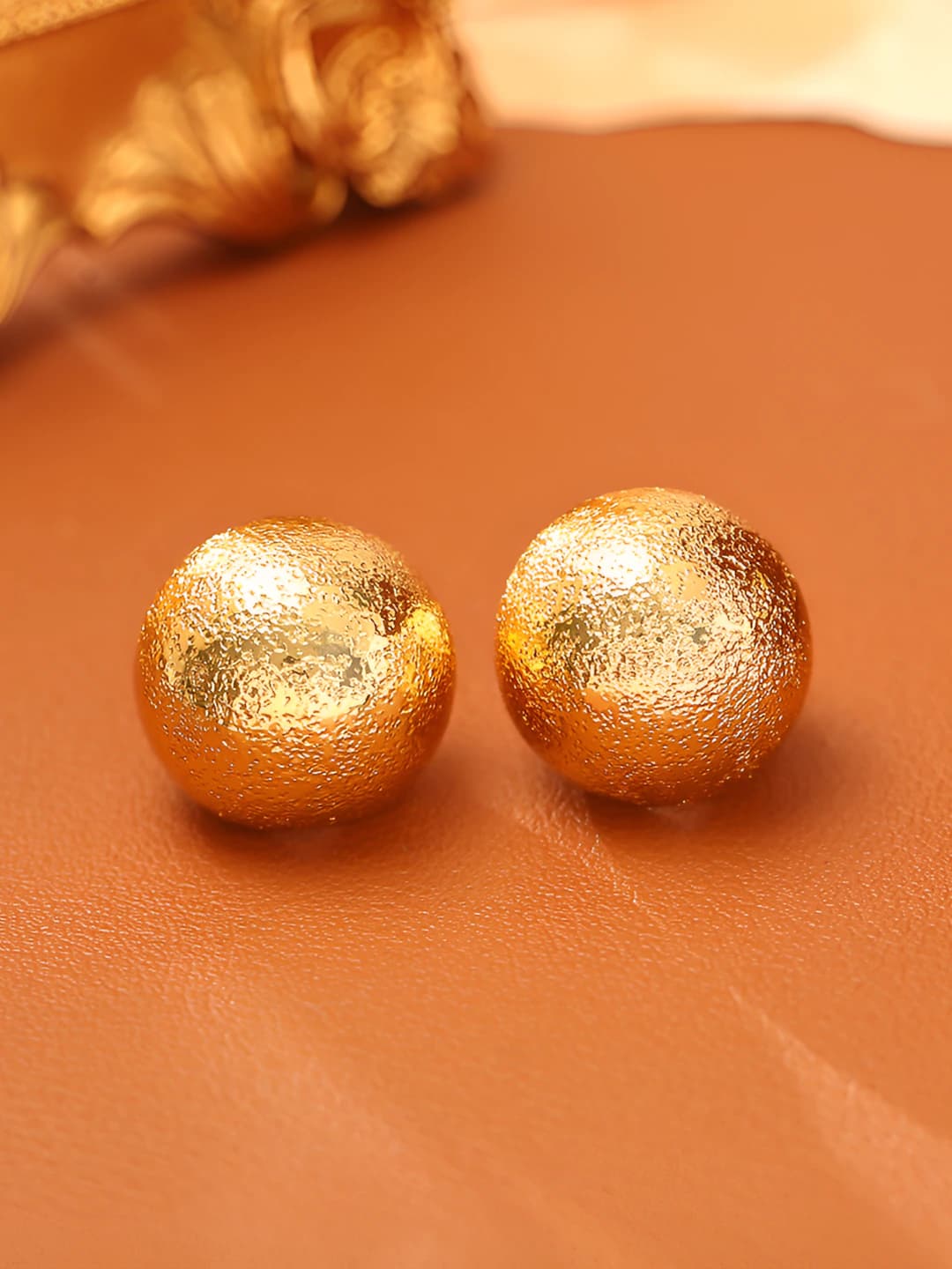 Gold studs (S925 silver)