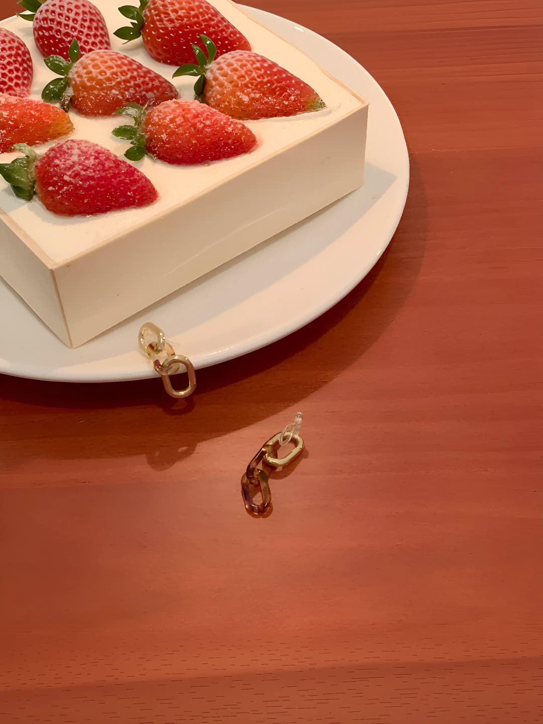 Amber chain clip