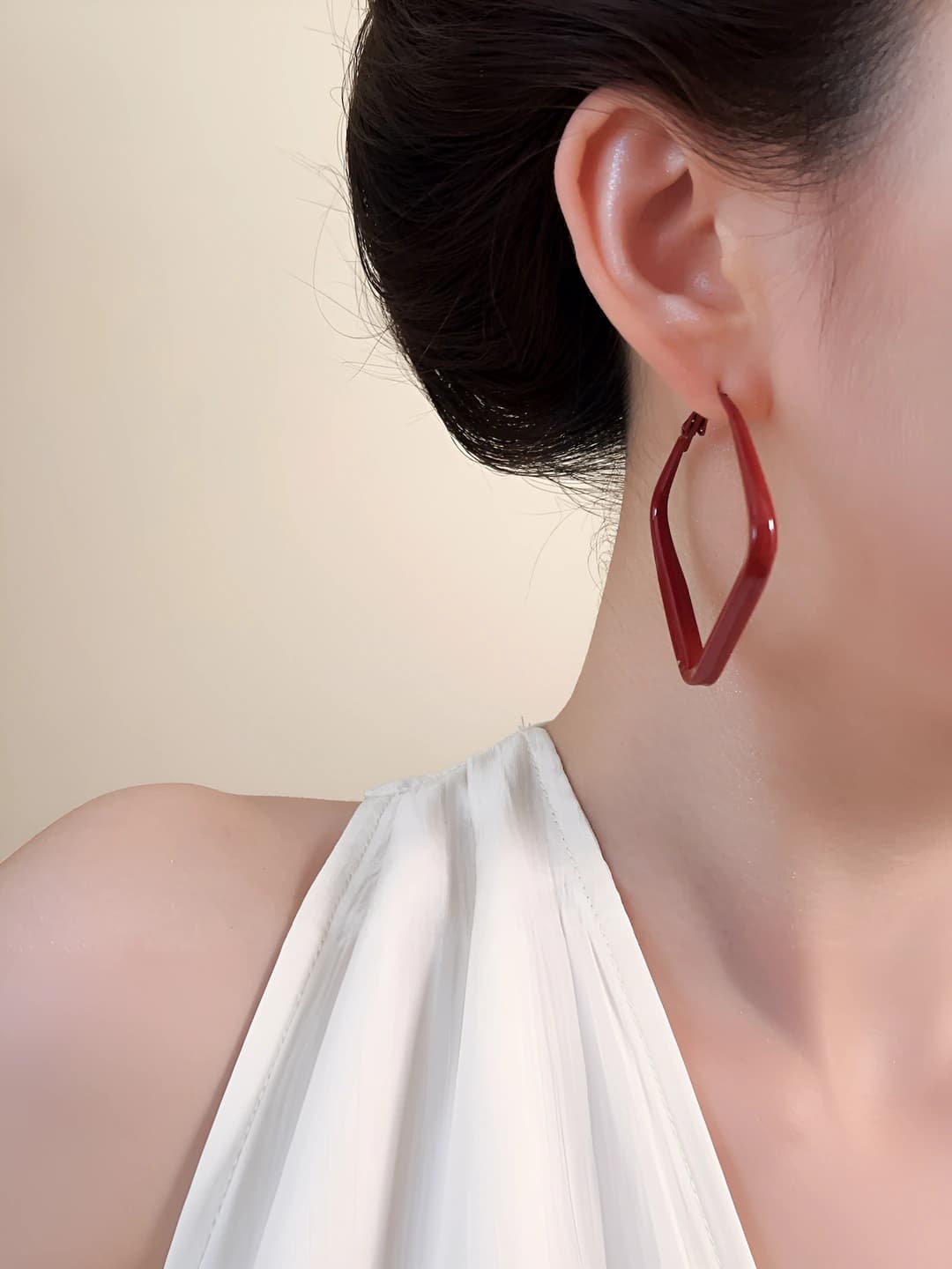 Bordo, katta kvadrat quloq halqasi