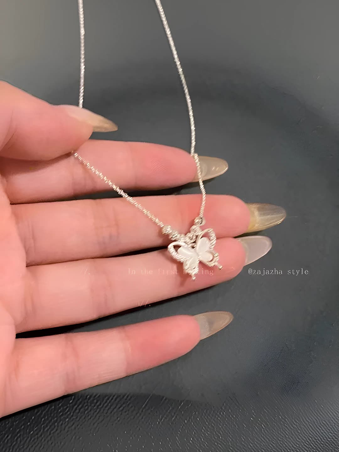 Bow necklace