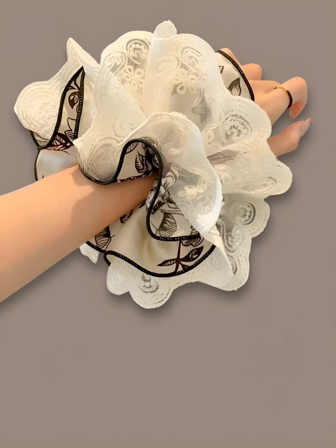 9# Retro floral lace edge ~18 cm