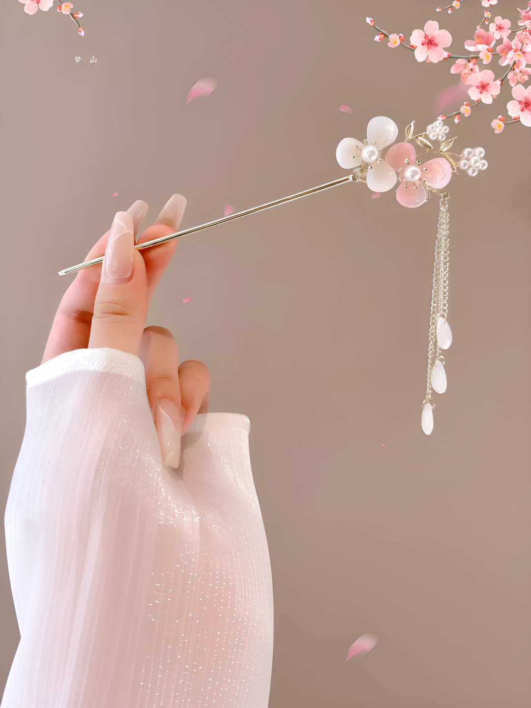71# Oq-pushti ikki gulli marvarid fringeli soch tugi - Oltin