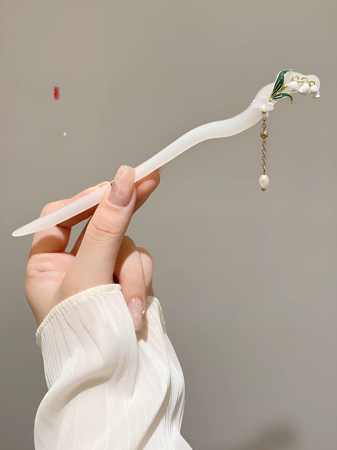 19# Lily of the valley charm - White