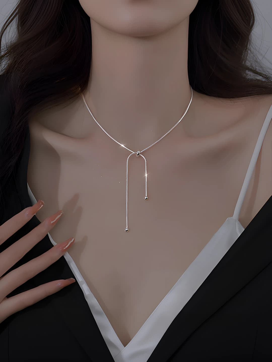 Women's adjustable snake bone chain pendant necklace, geometric design element, old money style
