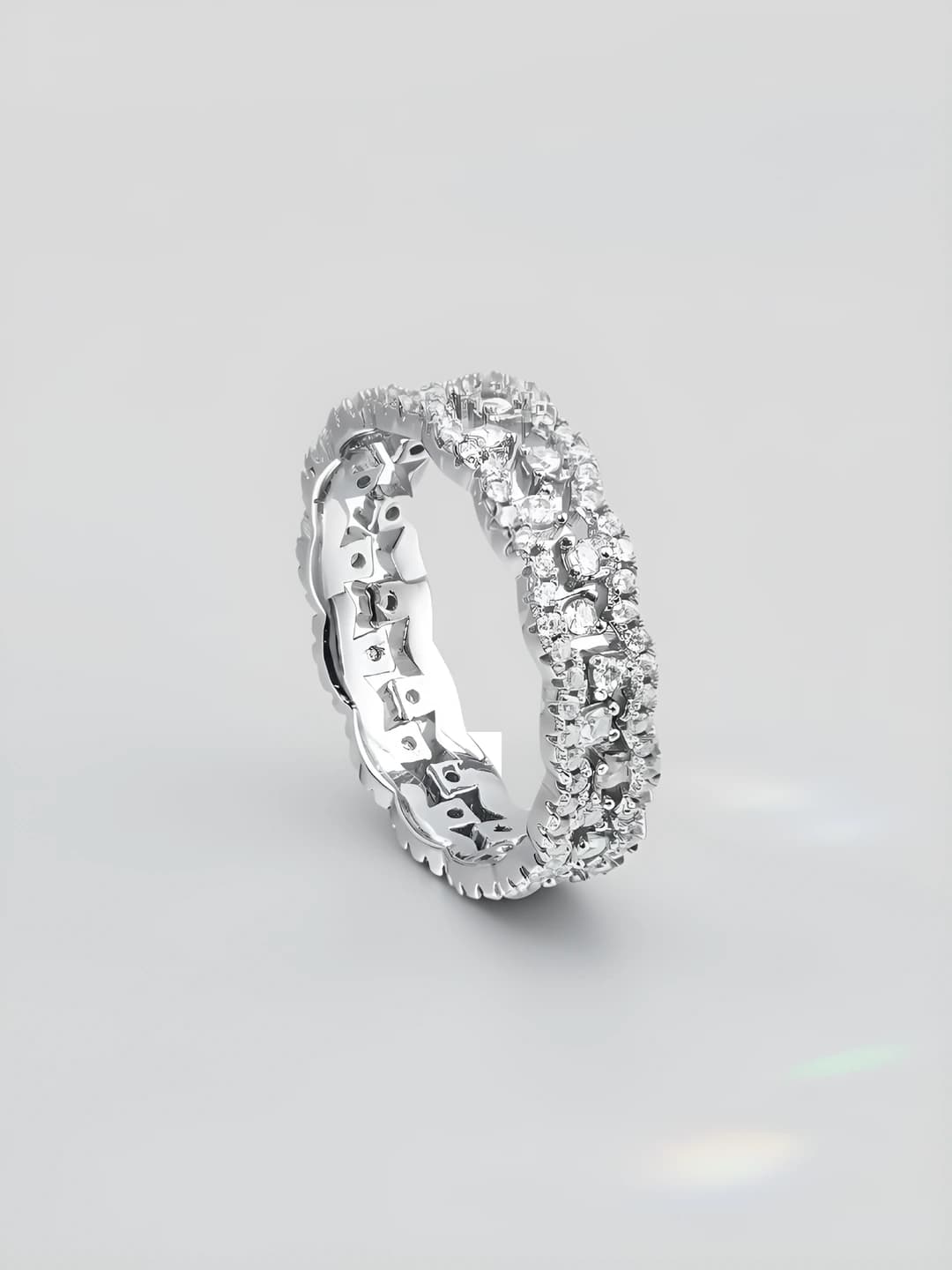Women's minimalist lace ring with moissanite