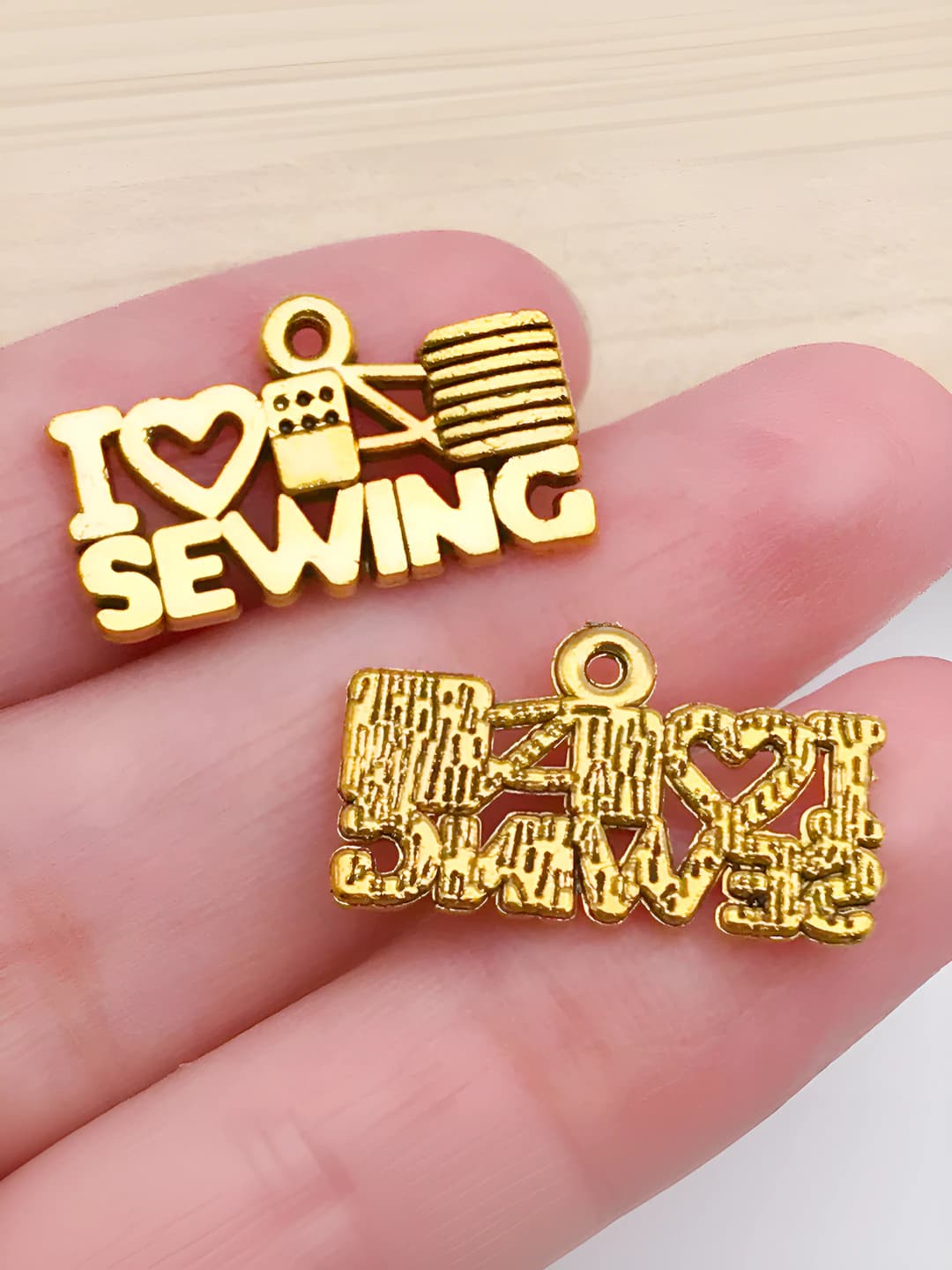 1 dona qadimiy oltin rangli ingliz harflari sewing 21x12mm-1.4g