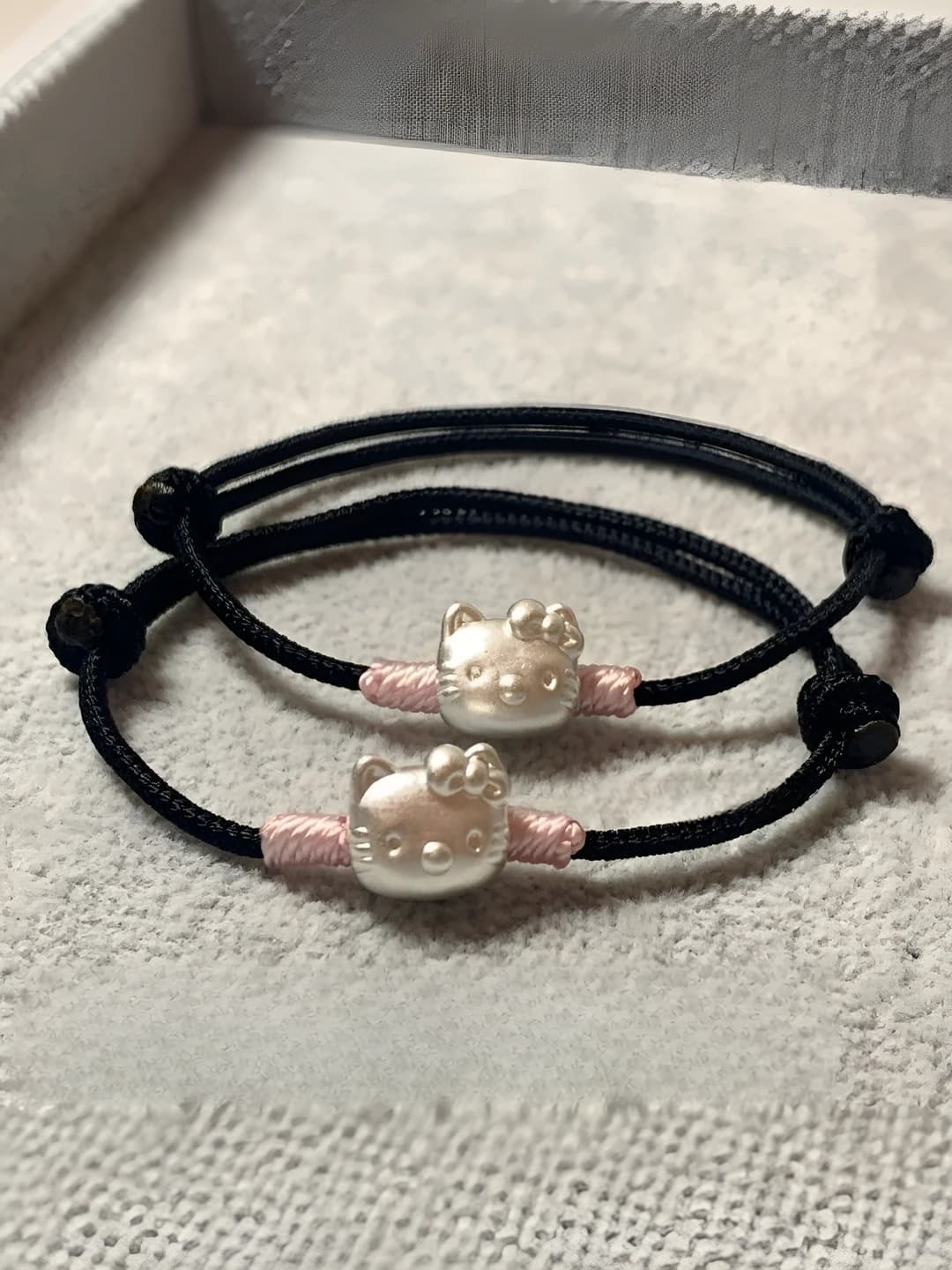 S305 HelloKitty black-pink bracelet
