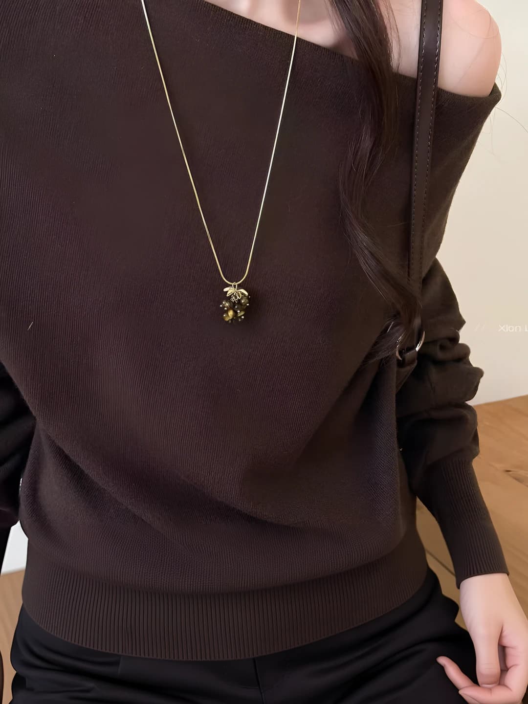 Women's retro tiger eye pendant necklace, long sweater chain for autumn-winter, fruit design element