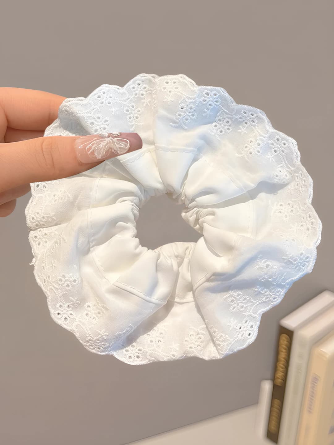 2# White lace, 4 layers, 12 cm
