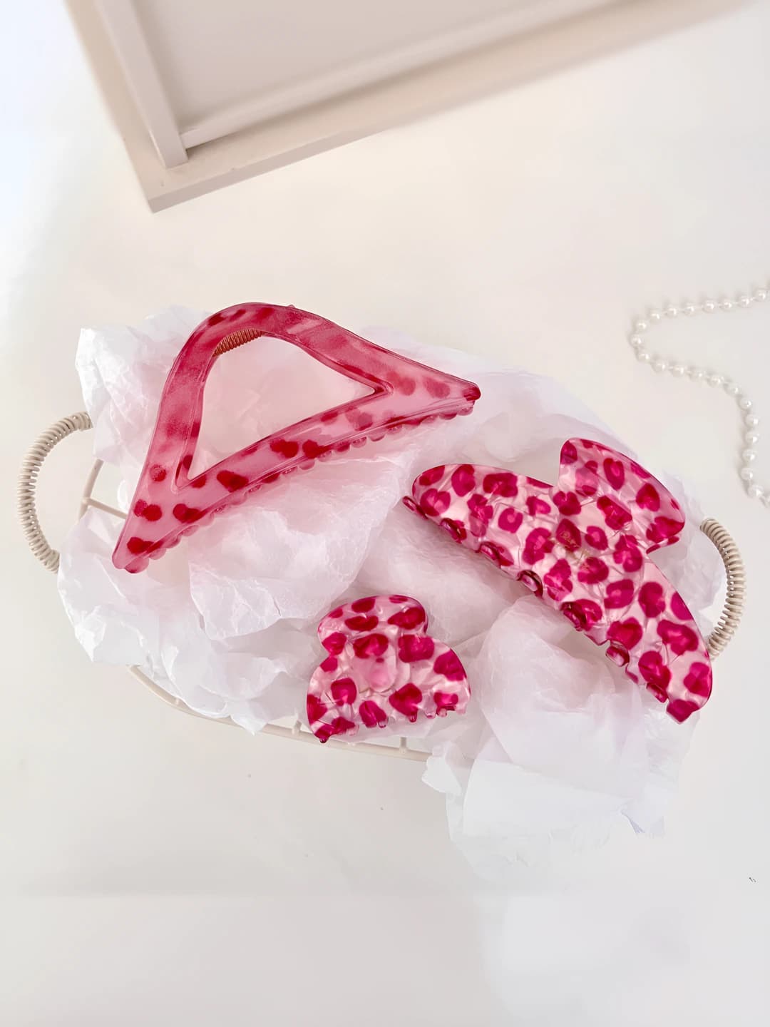 Women's pink leopard print acrylic hair clips