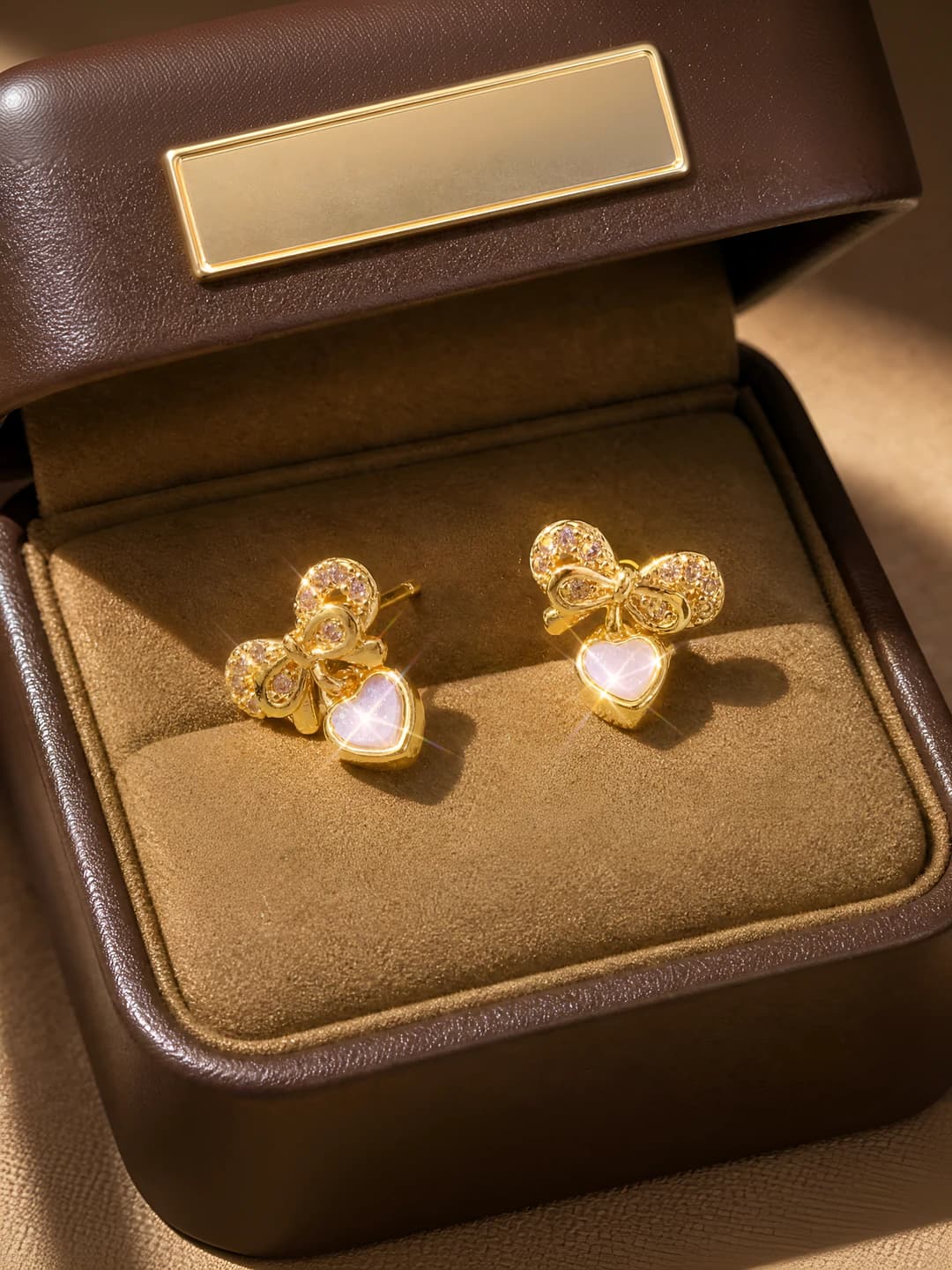 White moon (Small diamond butterfly heart stud earrings) Pair