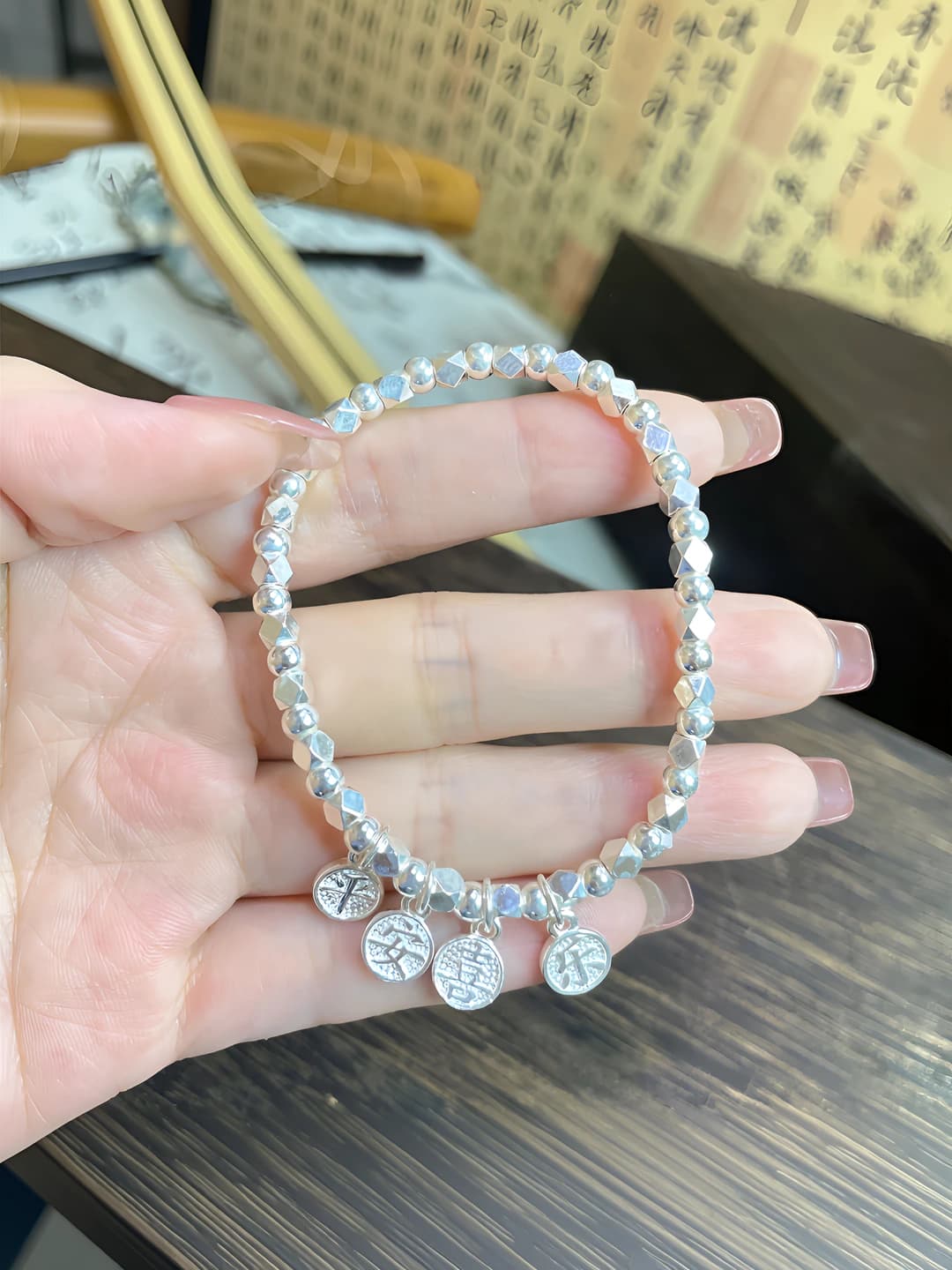 Ayollar uchun dizayn elementi: ruyi va xilmatli naqshli, geometrik shakldagi, ins uslubidagi, misdan yasalgan, elektroplating qilingan, yulduz shaklidagi charm pendants bilan bilaguzuk